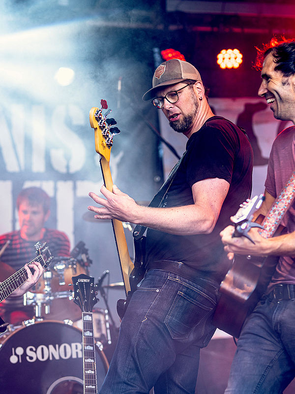 More Barn - ein elektrisch-akustisches Rockfolkfeuerwerk mit Twang!